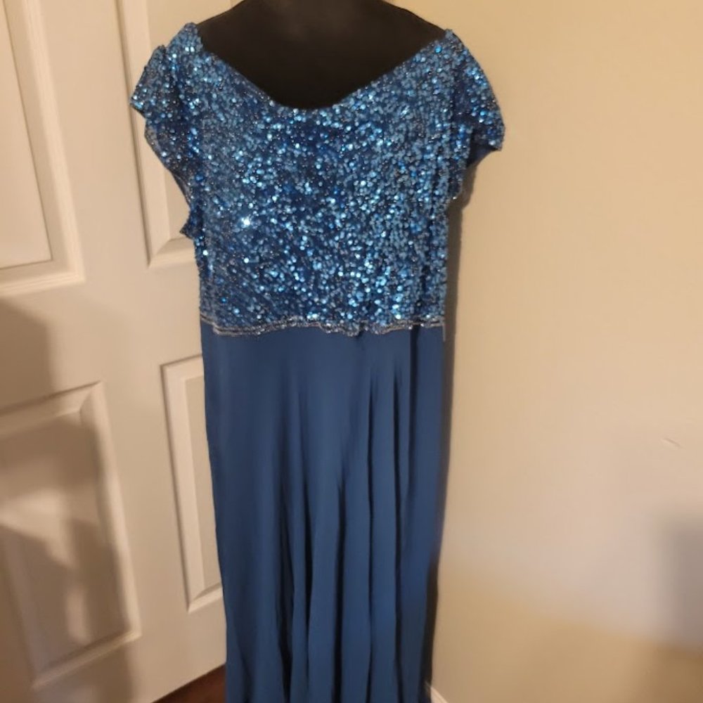 J Kara women's one size beaded empire waist gown Size 20W green teal